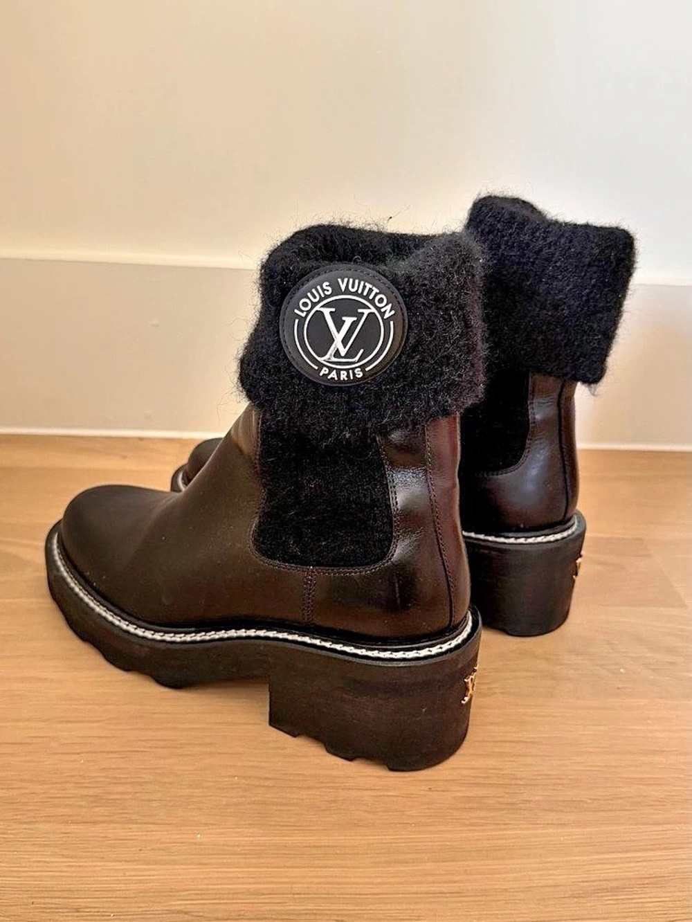 Louis Vuitton Black Ankle Boots Like New